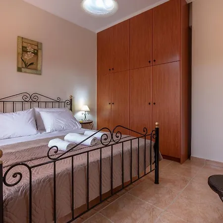 Pothos Villa Sarakinádhon